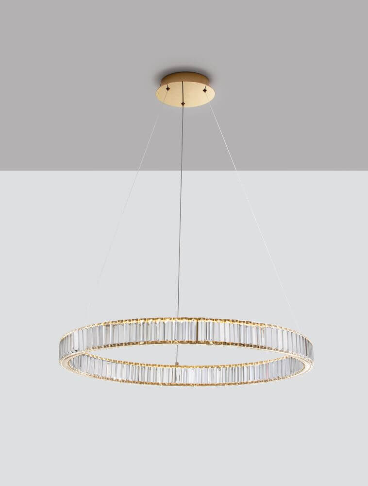 Aurelia LED Pendelleuchte Ø 80cm 3500K in modernem Design mit goldfarbenem Ring und Kristallen.