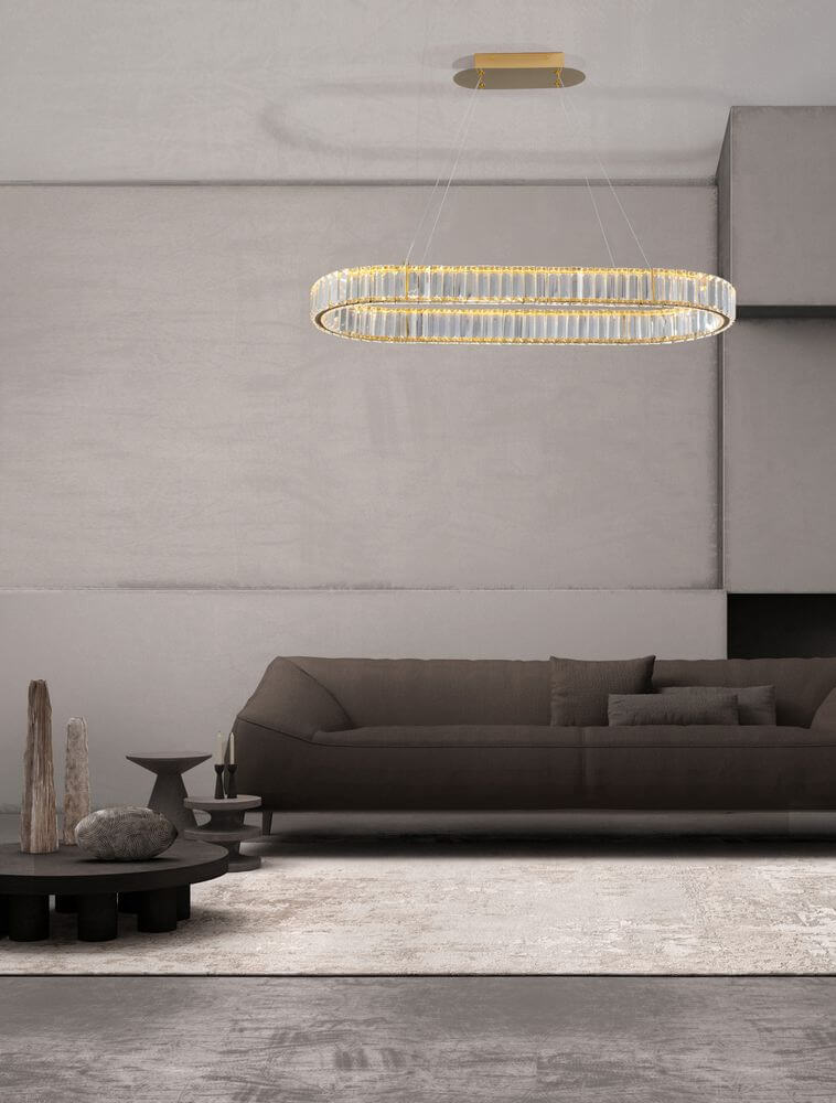 Aurelia LED Pendelleuchte 3500K über einem modernen Wohnzimmer mit stilvollem Sofa und minimalistischer Dekoration.