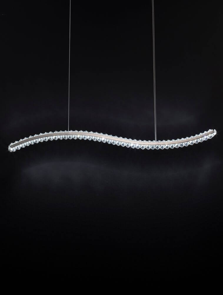 Aurelia LED Pendelleuchte 3500K mit filigranem Design und K5-Kristallen, ideal für Esstisch oder Wohnbereich.