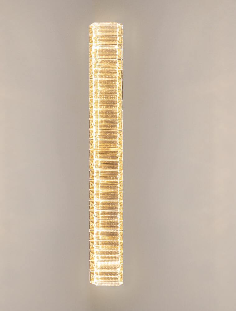 Alt Tag: Aurelia LED Wandleuchte 3500K elegante verchromte Wandleuchte mit K5-Kristallen, warmweißes Licht und facettierter Kristallstruktur
