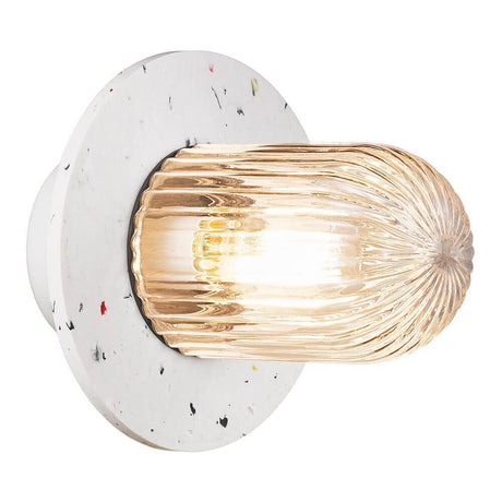 Plafonnier d’extérieur Januka IP54 avec élégant luminaire en verre et design moderne.