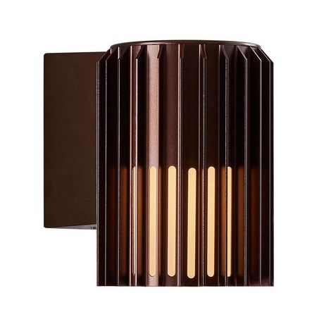 Außenwandlampe Aludra IP54 braun, moderne Außenleuchte mit geriffeltem Design und warmem Lichtschein