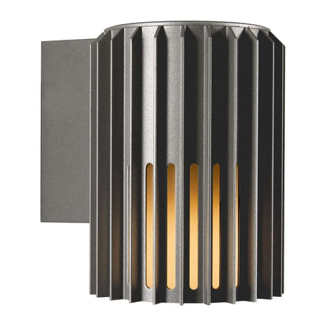 Utendørs vegglampe Aludra Seaside IP54 i moderne, skulpturelt design med lys- og skyggeeffekt.