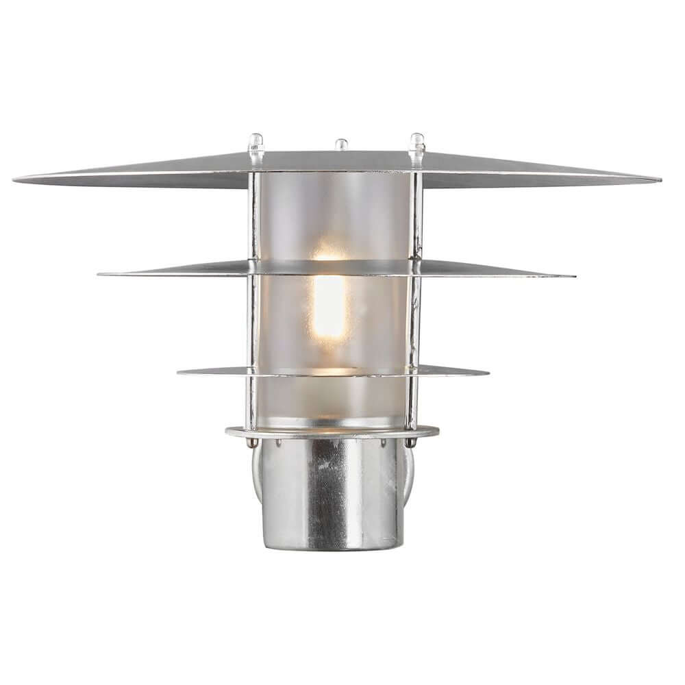 Außenwandlampe Bastia 35 IP54 mit silbernem Design und modernem Lichtkonzept.