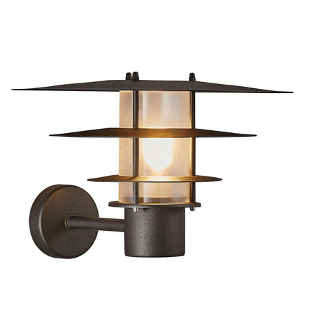 Außenwandlampe Bastia 35 IP54 mit modernem Design und warmem Licht, ideal für Außenbereiche.