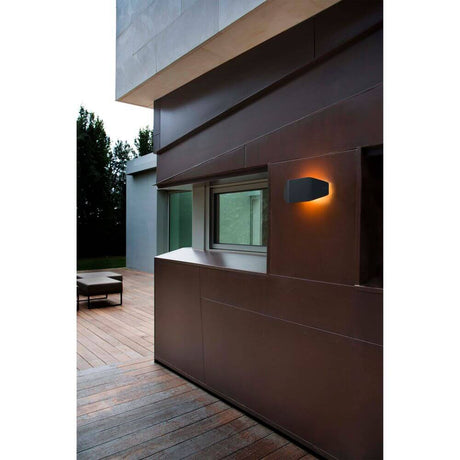 Outdoor wall light FUTURE IP44 Dark grey coastal light saltwater-resistant on a modern outdoor wall.
