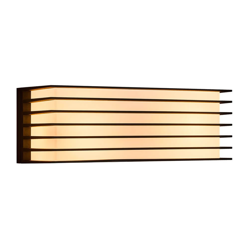 Außenwandlampe Fluctus 28 IP44 mit modernem kubistischem Design und diffusen Lichtschein.