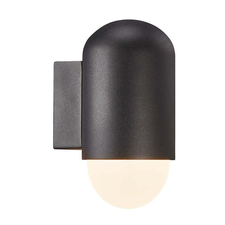 Außenwandlampe Heka IP54 mit modernem, gerundeten Design und sanft nach unten gerichteten Licht.