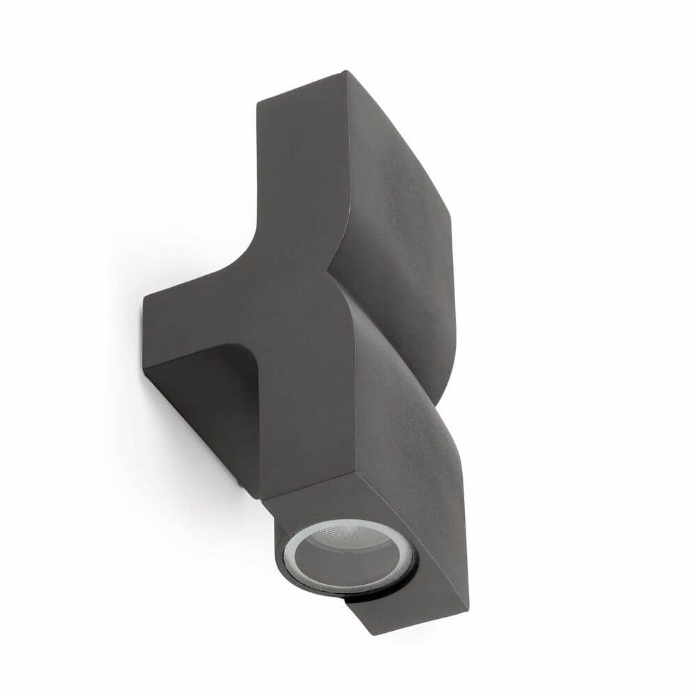 Außenwandlampe KLAMP 2-flammig IP44 Dunkelgrau an der Wand montiert, modernes Design und elegante Ausstrahlung.