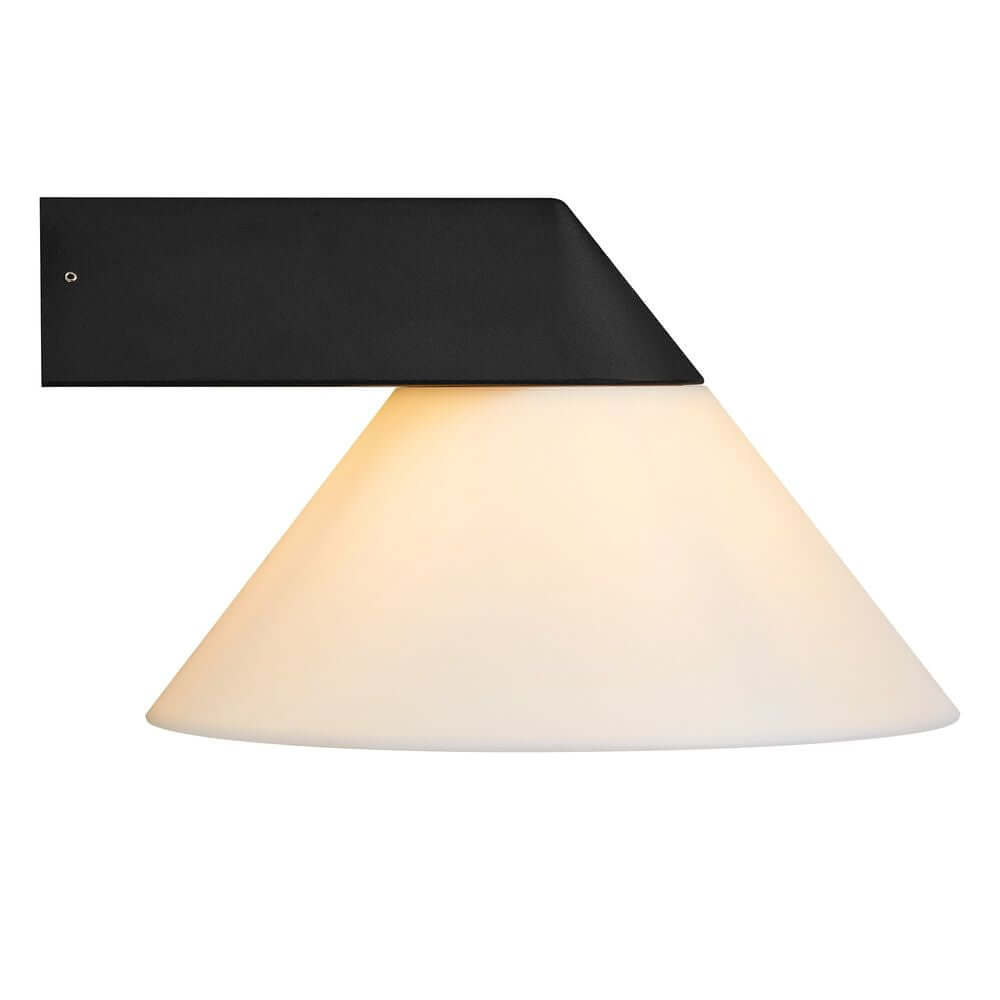 Außenwandlampe Linas IP54 mit elegantem, konischem Design und gleichmäßiger Lichtstreuung für Eingangsbereiche.