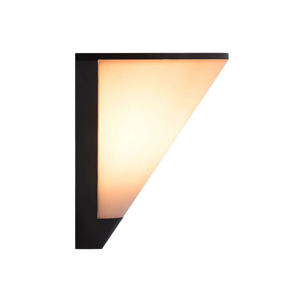 Außenwandlampe Noorstad IP44 mit elegantem Design und 180°-Lichtaustritt für die Außenbeleuchtung.