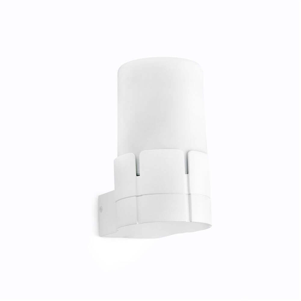 Außenwandlampe TRAM IP44 Weiß - moderne Wandbeleuchtung für Außenbereiche mit elegantem Design.
