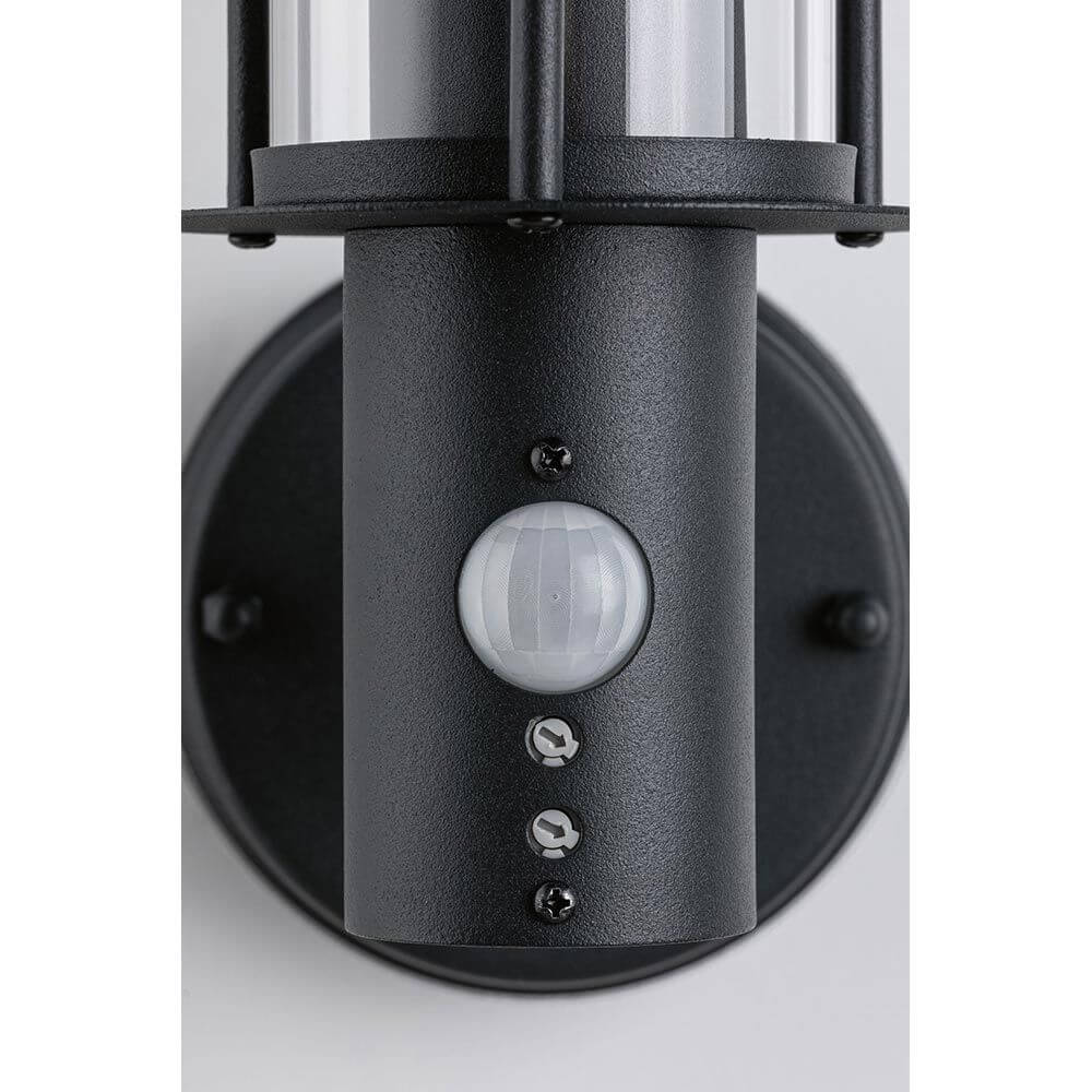 Sensor Außenwandleuchte Classic Dunkelgrau Metall Glas mit Bewegungsmelder und klaren Glasschirm.