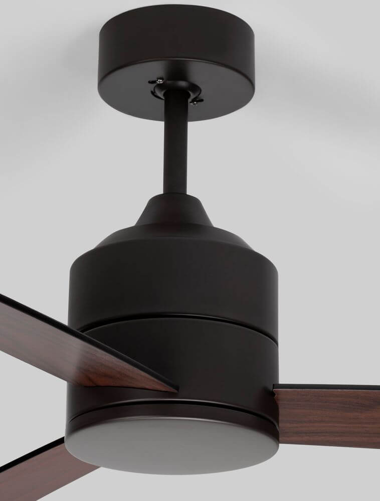 Axel Ventilator Ø 137: eleganter Deckenventilator mit modernem Design und Holzflügeln, ideal für jedes Zuhause.