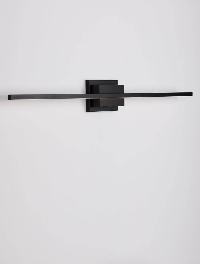 Azure LED Wandleuchte 3000K Schwarz an einer Wand montiert, modernes Design in Schwarz.