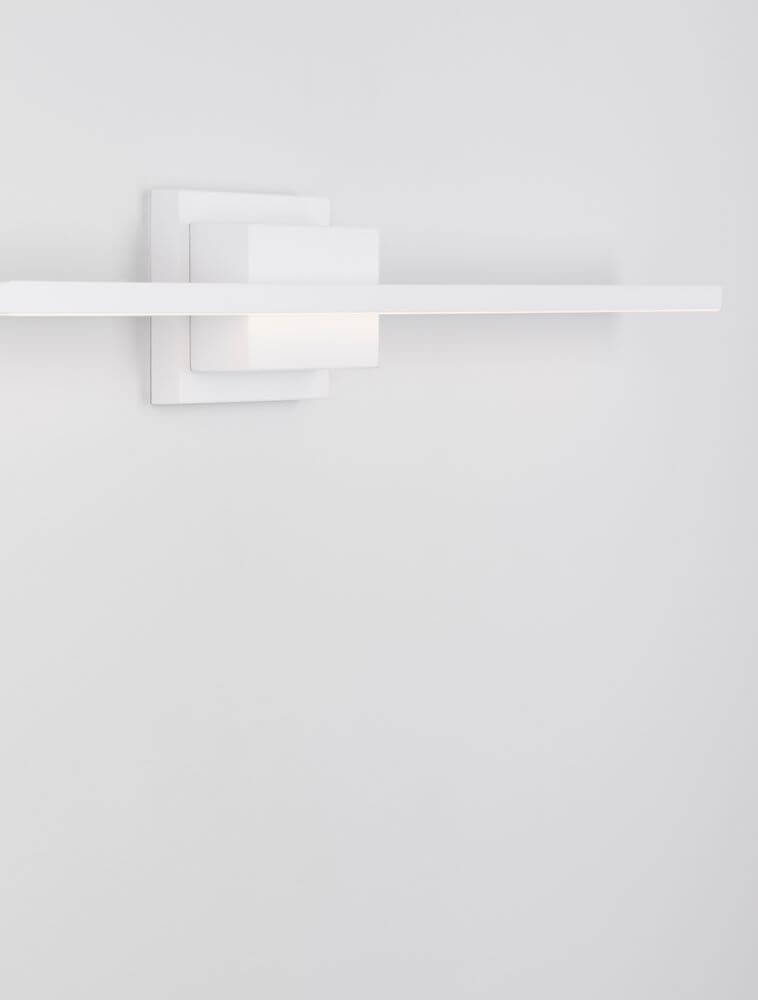 Azure LED Wandleuchte 3000K Weiß an einer Wand, modernes Design in edlem Weiß.