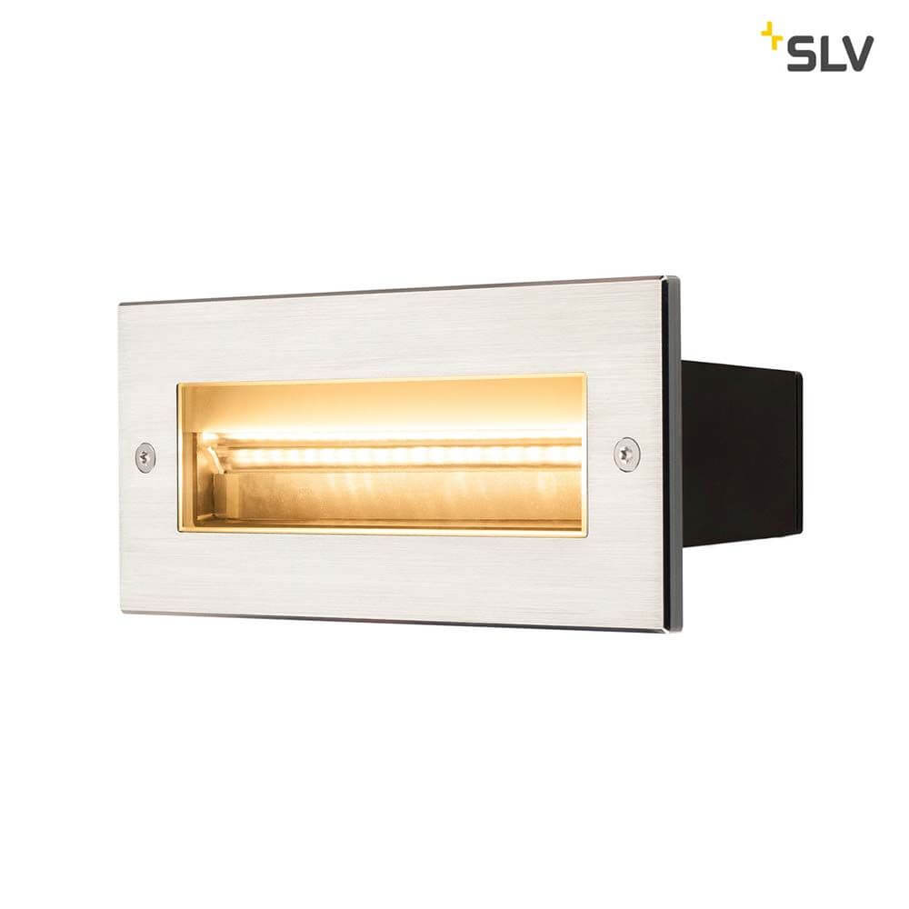 Brick Outdoor Wandeinbauleuchte LED 3000K Edelstahl IP67 850lm auf Edelstahl montiert.