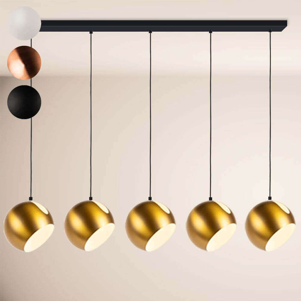 s.luce Ball Esstisch-Hängelampe in Gold mit eleganten Pendeln, ideal für kreative Lichtlösungen im Wohnbereich.