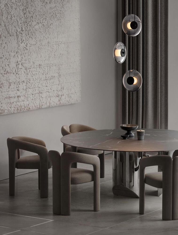 Ballet Pendelleuchte 3-flammig Ø 35cm über einem runden Esstisch in modernem Wohnraum mit eleganten Stühlen.