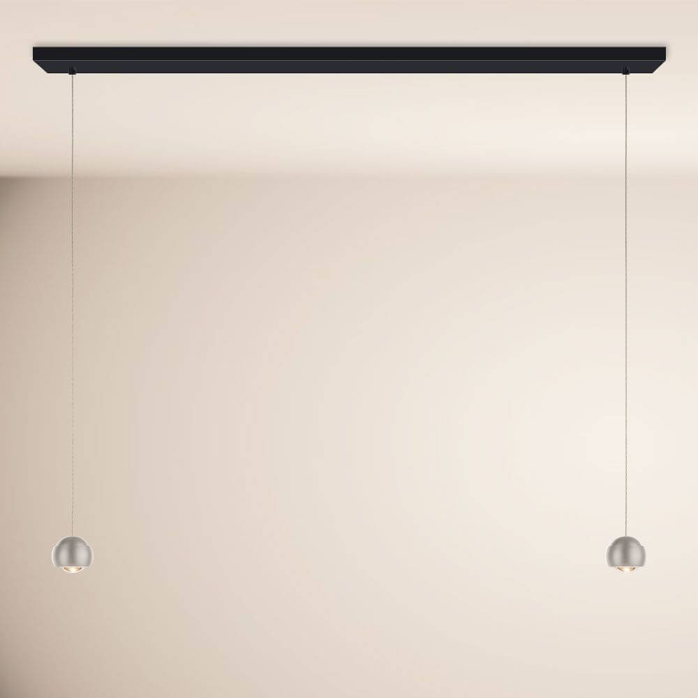 s.luce Beam LED Esstisch-Hängelampe Balken 160cm mit zwei hängenden Leuchten auf schwarzem Balken.