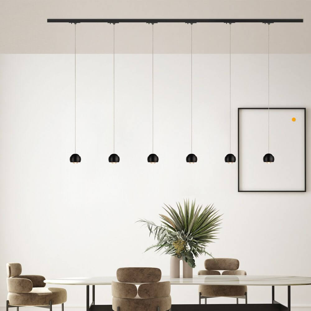 s.luce Beam LED Hängelampe im modernen Raum über einem Esstisch, elegantes 1-Phasen-Schienensystem.