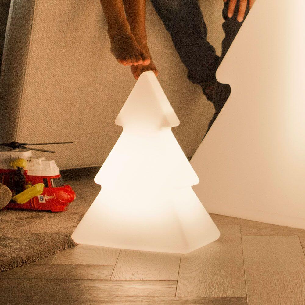 Beleuchteter LED Weihnachtsbaum Pinus 40cm - stilvoller, kleiner Baum für festliche Dekoration.