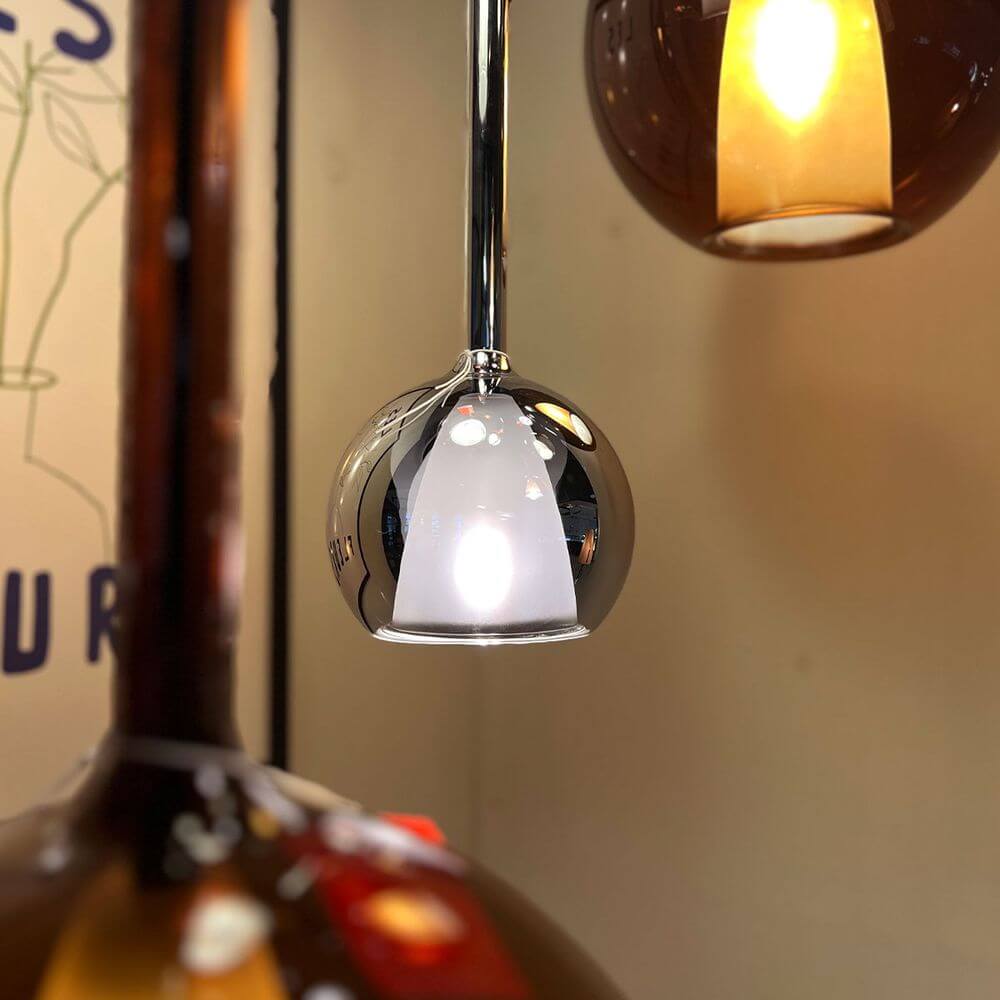 s.luce Belluna Glas Galerie-Pendelleuchte 500cm Textilkabel in eleganter Einrichtung mit pendelndem Licht.