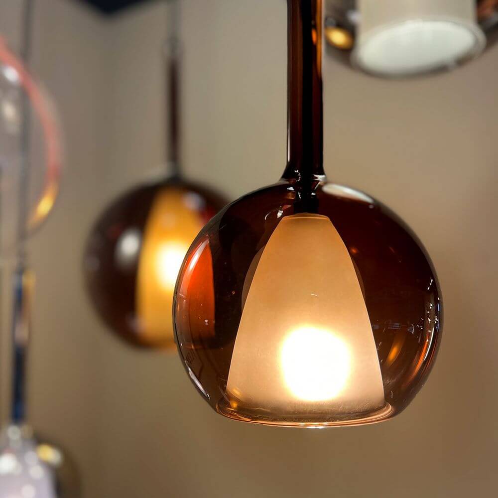 s.luce Belluna Glas Galerie-Pendelleuchte 500cm Textilkabel in edler Cognac-Optik mit warmem Licht.