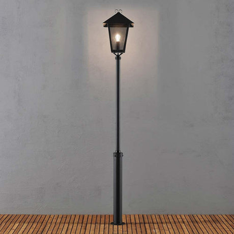 Benu lampadaire 254 cm noir, verre acrylique fumé sur surface en bois éclairée.
