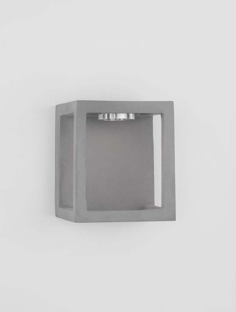Bev LED Außenwandleuchte 3000K Grau IP65 in modernem Design aus Beton und Glas.