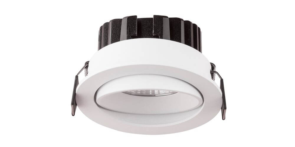 Moderne Blade LED Außeneinbauspot mit elegantem Design, ideal für Außenbereich, 3000K warmweißes Licht.