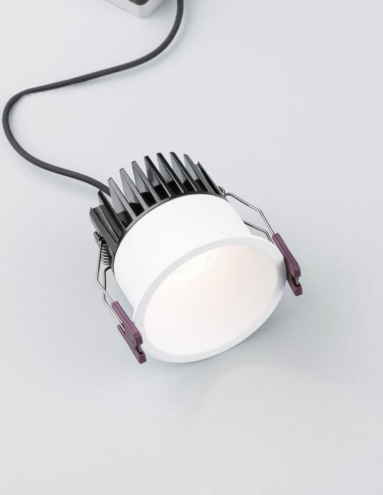 Blade LED Außeneinbauspot H 7,5cm 3000K IP65 - eleganter, robuster Aluminiumstrahler für den Außenbereich.