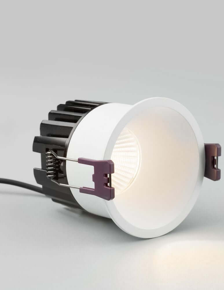 Blade LED Außeneinbauspot H 7,5cm 3000K IP65 in elegantem Weiß, ideal für den Außenbereich.