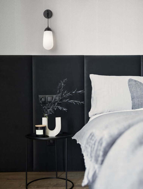 Blaky Wandleuchte Schwarz, Weiß - moderne Wandlampe aus Metall und Opalglas für blendfreies, dimmbares Licht
