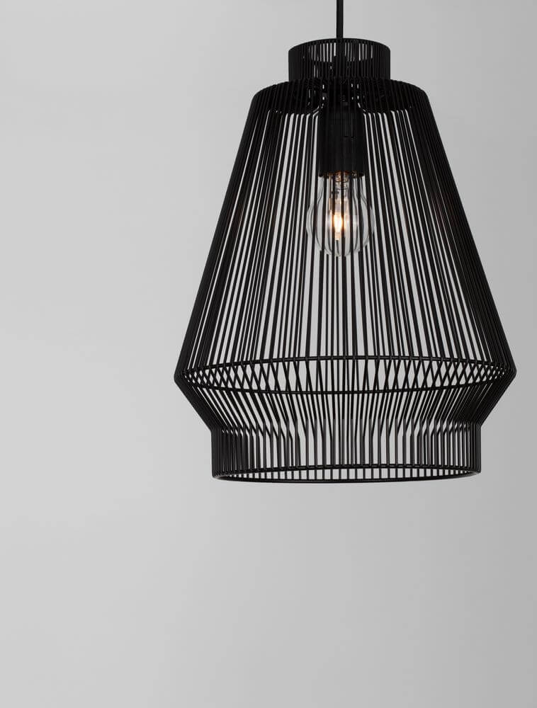 Bredo Pendelleuchte Ø 27,5cm Schwarz in modernem Design mit offenem Lampenschirm aus schwarzem Metall.