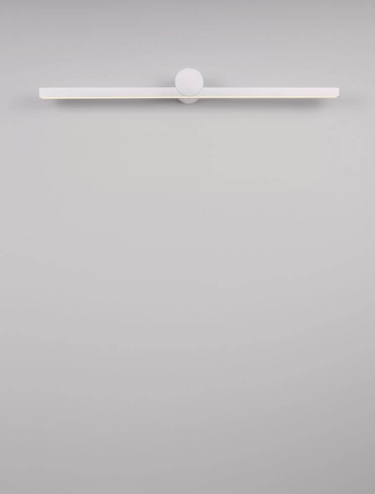 Breggo Wandleuchte 81cm 3000K IP54 in modernem Design an hellem Wandhintergrund