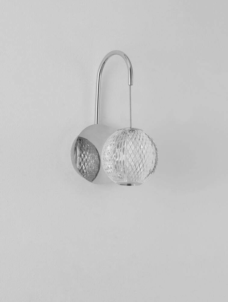 Brillante LED Wandleuchte 3200K mit modernem Design aus Chrom und Acryl, ideal für stilvolles Wohnen.