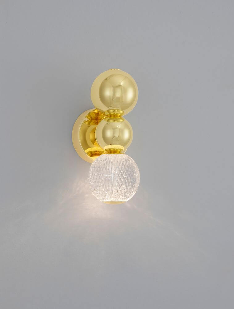 Brille LED Wandleuchte 3200K Gold - elegante und moderne Wandleuchte mit goldener Oberfläche und Glaskugel.