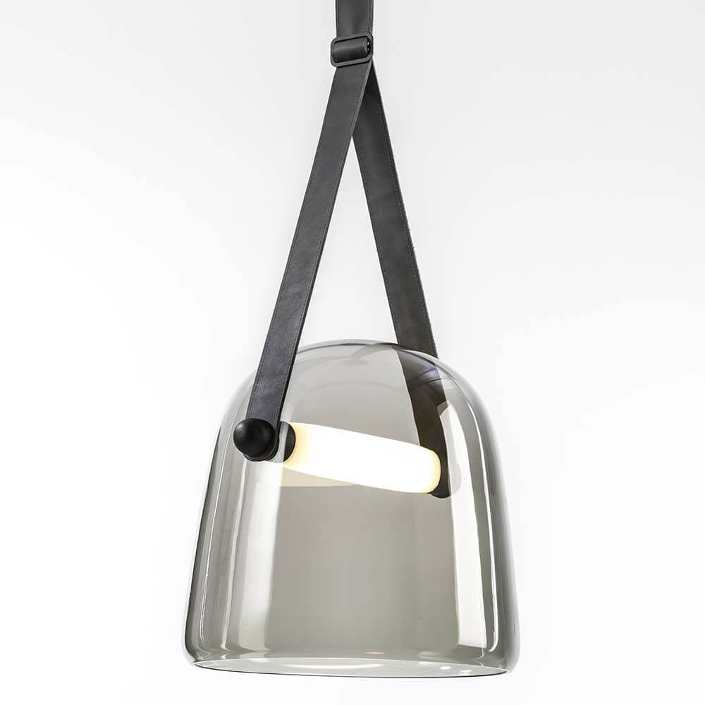 Brokis Hängeleuchte Mona Large aus mundgeblasenem Glas mit dimmbarer LED-Lichtquelle und elegantem Design.