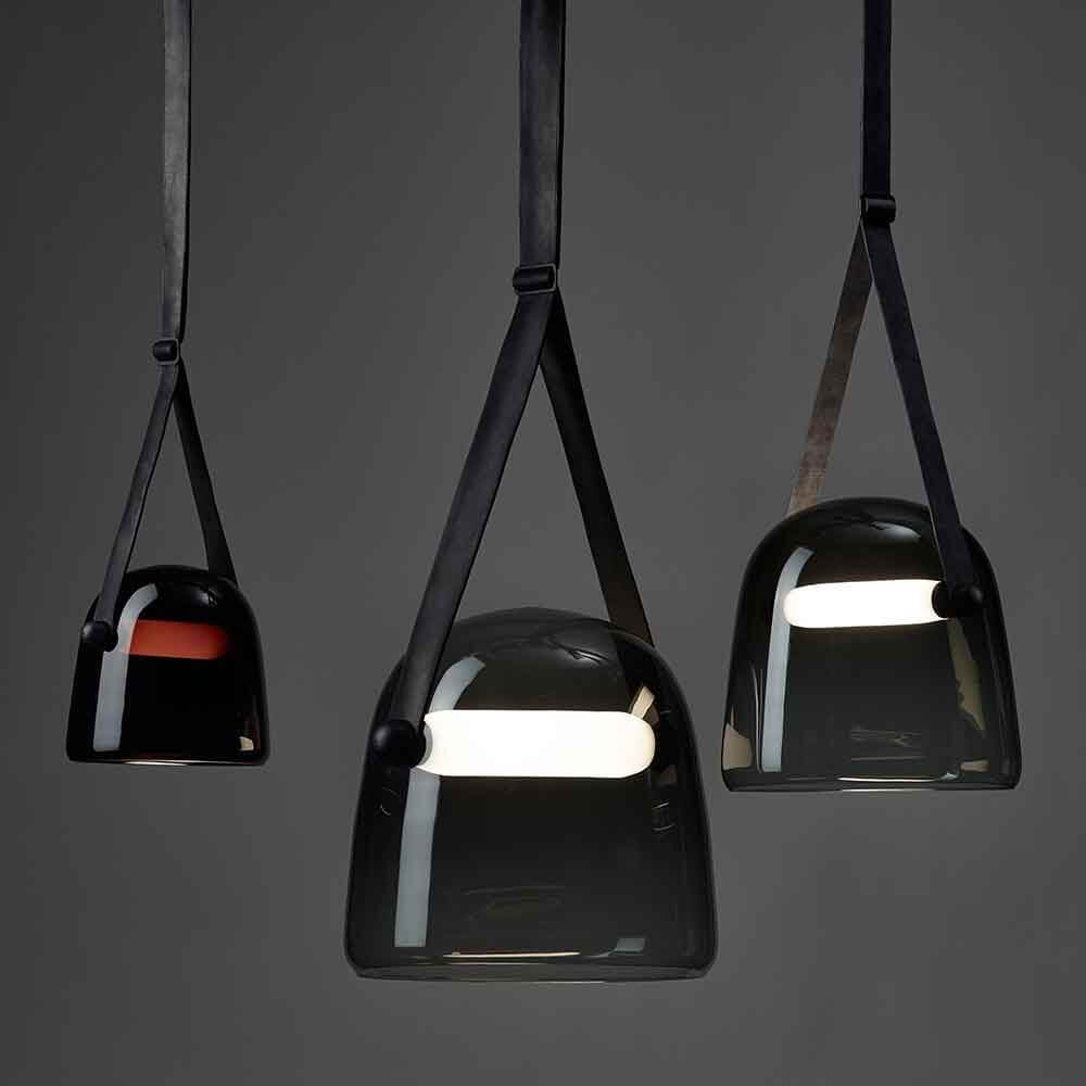Brokis Hängeleuchte Mona XL in verschiedenen Größen mit glattem mundgeblasenem Glas und dimmbaren LEDs.