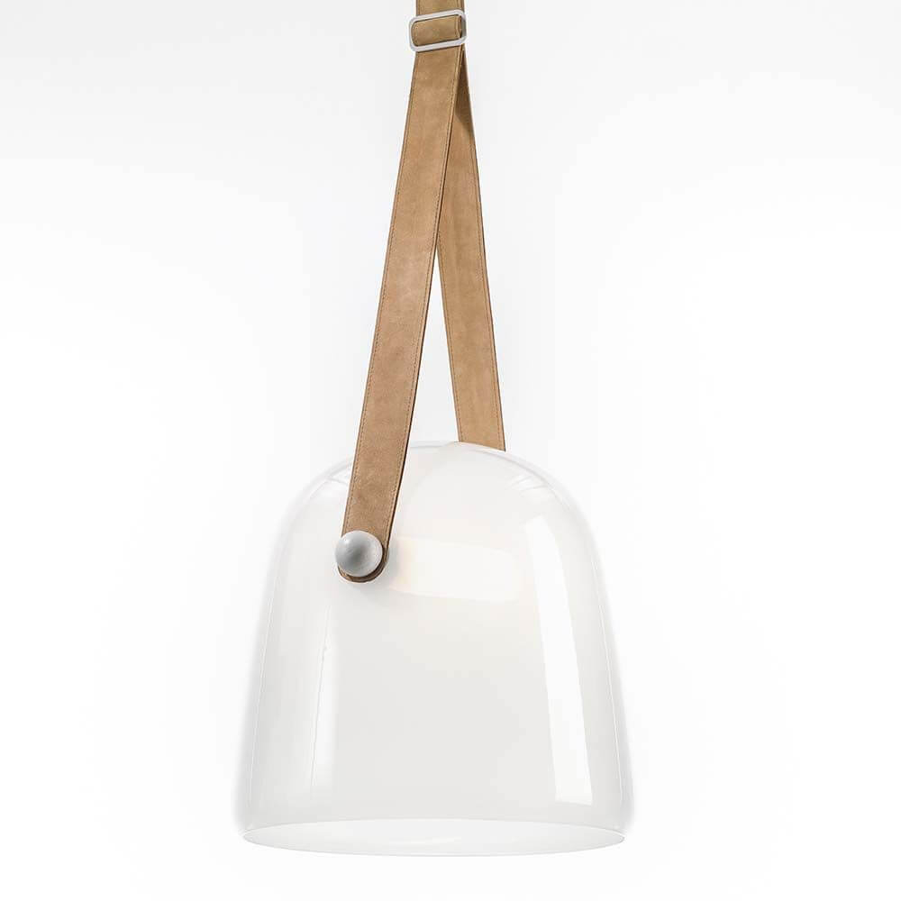Brokis Hängeleuchte Mona XL mit elegantem mundgeblasenem Glas und stilvollem Lederband.