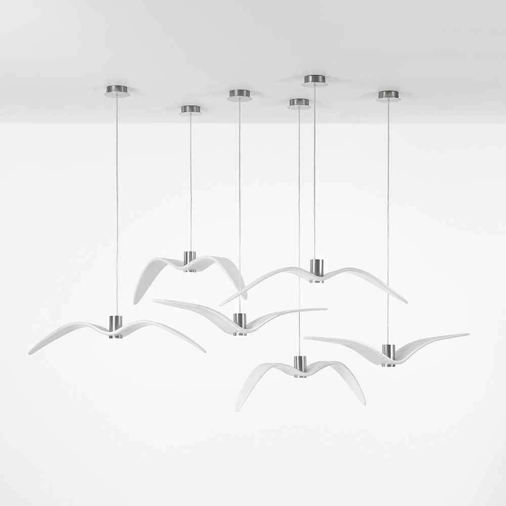 Brokis Hängeleuchte Night Birds waagrechte Flügel 78cm in Weiß mit schwebenden Vogel-Designs.