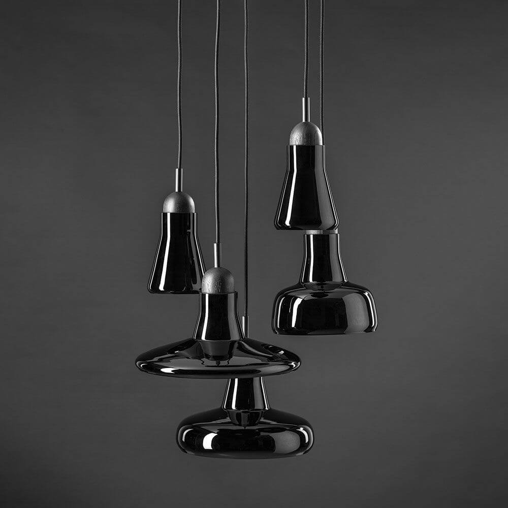Brokis Hängeleuchte Shadows XL Small, elegante Hängelampe aus mundgeblasenem Glas und Holz.