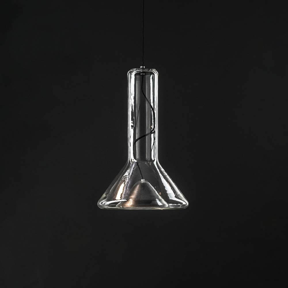 Brokis Hängeleuchte Whistle Medium - stilvolle Glaslampe mit einzigartigem Design und klarer Silhouette.
