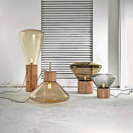 Brokis Stehleuchte Muffins Wood 04, elegante Lampe mit Glas und Holz, zeitloses Design, stilvolle Beleuchtung.