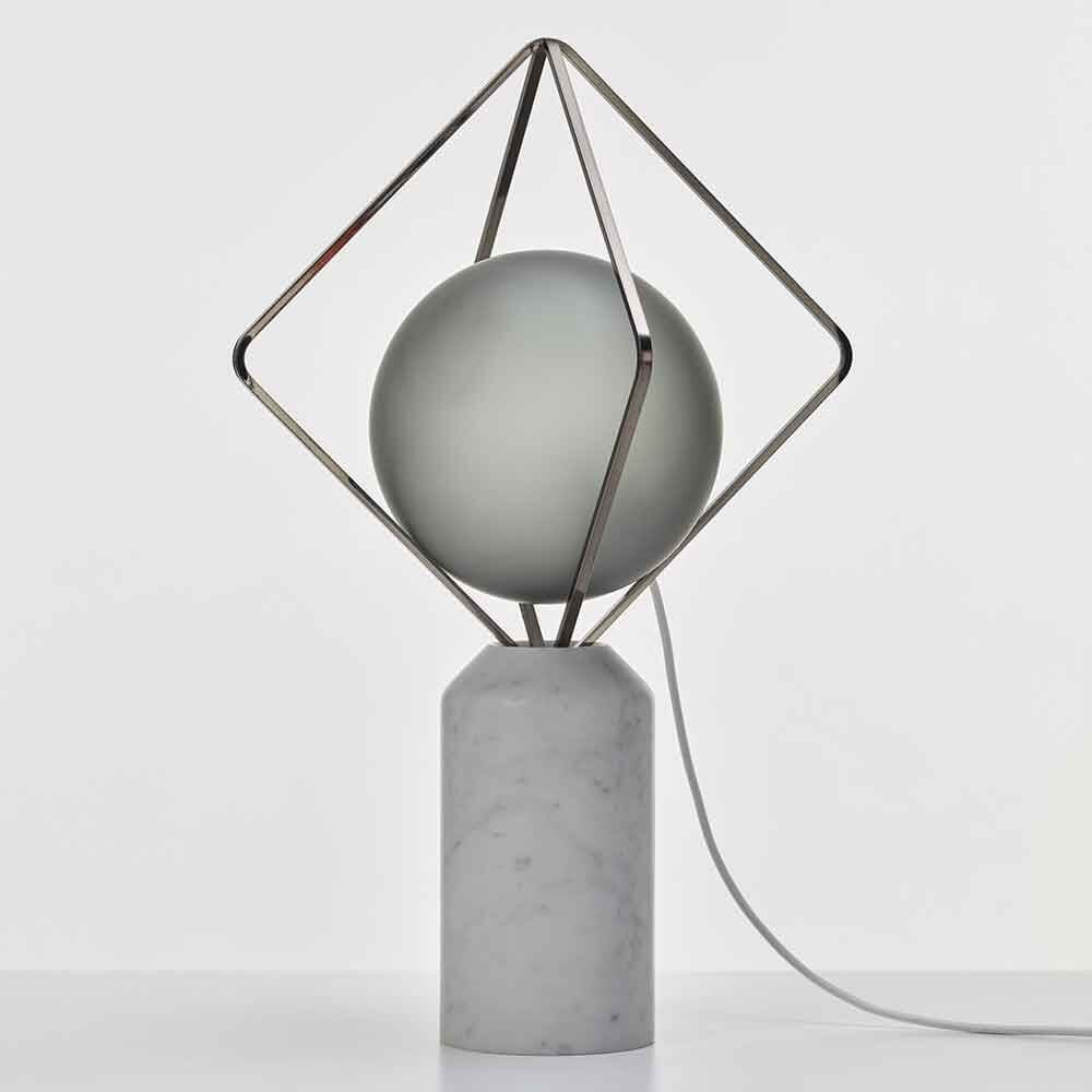 Brokis Tischlampe Jack O`Lantern Large mit Marmorsockel und metallischem Rahmen, designed von Lucie Koldova.