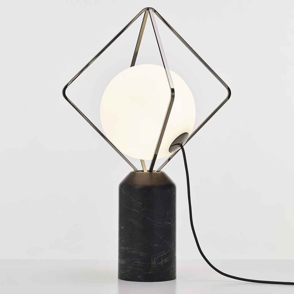 Brokis Tischlampe Jack O`Lantern Large mit Marmorsockel und Metallrahmen.
