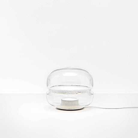 Brokis Tischlampe Macaron S mit mundgeblasenem Glas und Onyxbasis, modernes Design für elegantes Ambiente.