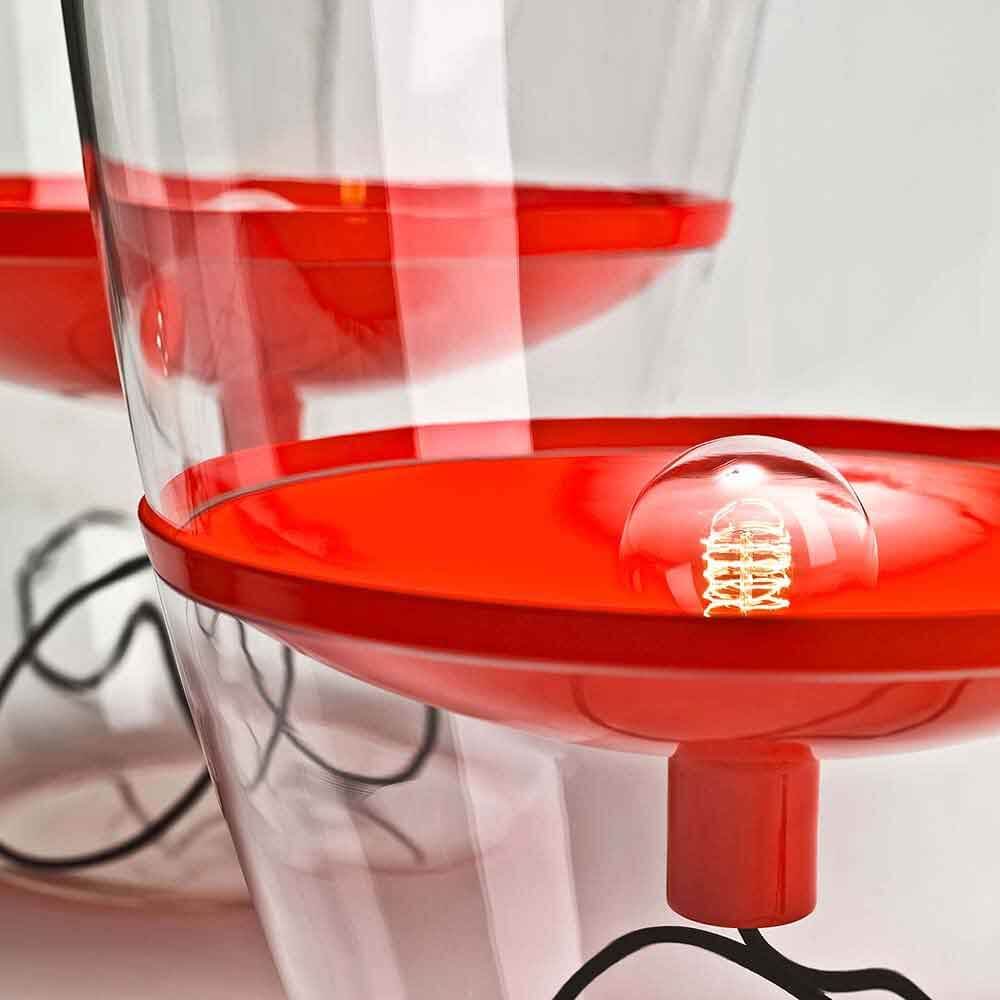 Brokis Tischleuchte Balloons Small, moderne Tischlampe mit rotem Metallreflektor und mundgeblasenem Glas.
