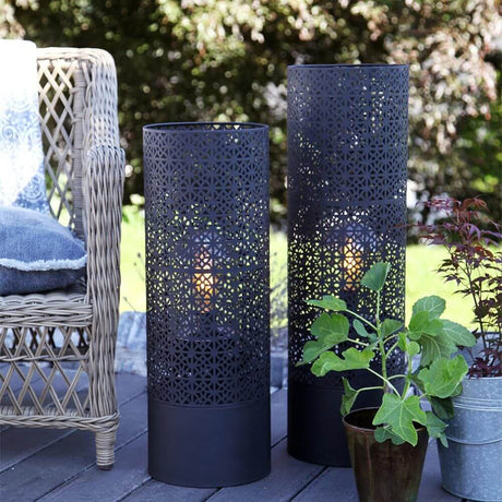 Lampe décorative d'extérieur Maison IP44 67 cm noir sable dans le jardin, élégante et stylée au design unique.